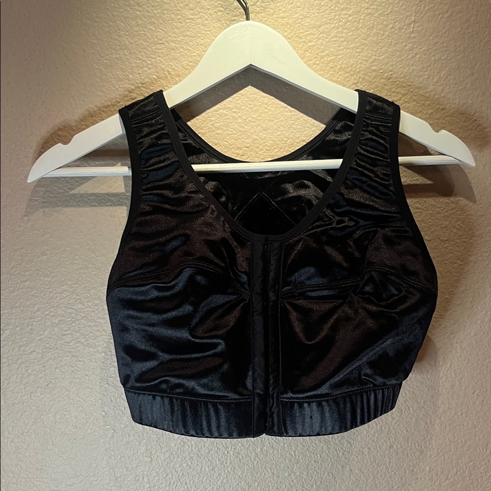 Front-Close Supportive Sports Bra - Black - Picture 3 of 8